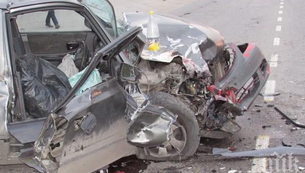 КРЪВ НА ИЗБОРИТЕ: Един загинал и трима ранени при катастрофа на пътя Дупница - Кюстендил