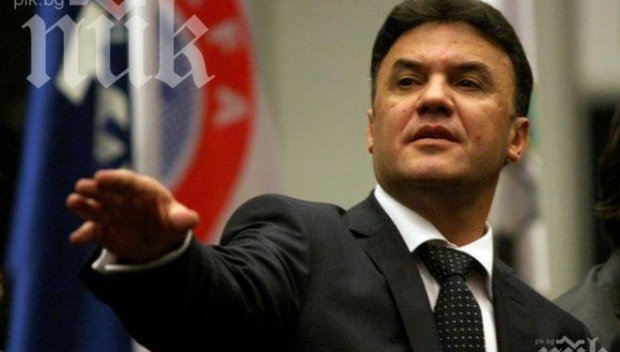 До господата Сираков и Стоилов: Боби Михайлов отдавна е загърбил „Левски“!