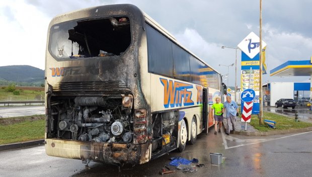 Румънски автобус с туристи се запали на пътя Варна-Бургас