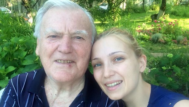 Внучката на Тончо Русев вдигна сватба и чака бебе (Снимки)