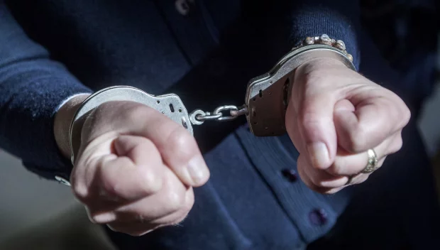 Обвиняват син, налетял да убива баща си заради имот