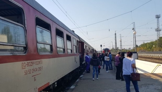БДЖ: Бързият влак от Варна за София престоява в участъка между гарите Стара Загора и Калояновец