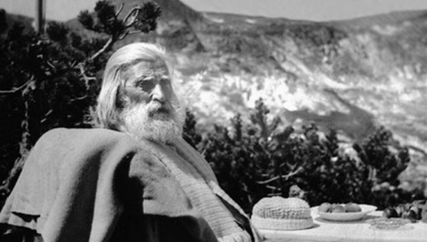Ето го чудодейния цяр на Дънов с жълт кантарион, който се приготвя през юни