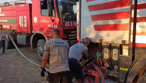 7 пожарни гасят пламъци между селата Устрем и Радовец