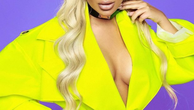 Андреа се пусна гола в мрежата, съсипаха я (СНИМКА 18+)