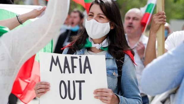 Портрет на жълтопаветния умнокрасивитет - 2. Кои са СМАРТБЮТИТАТА. Омразата им към България