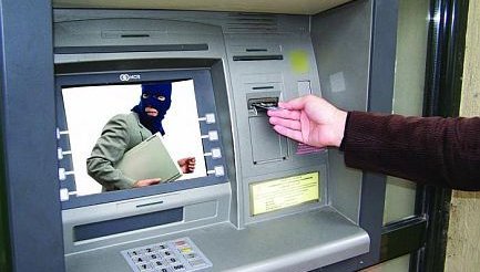Мъж обра германец и му изтегли пари от картата във Великотърновско