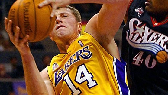 Звезда от НБА залага шампионските си трофеи в подкрепа на Украйна