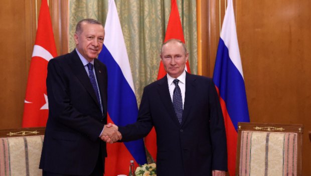 Путин и Ердоган - двама лидери, които постигат разбирателство, докато Европа се чуди дали да се къпе, или да гаси лампите вечер