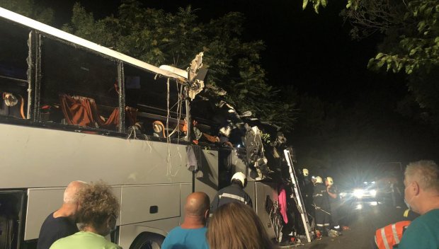 Катастрофа с жертва между автобус и кола на пътя София-Варна