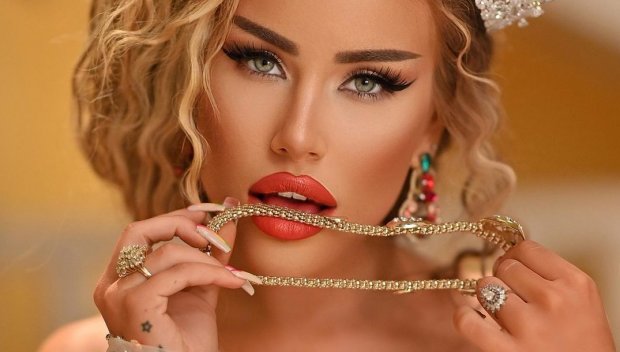 Гери Никол пак скандализира - пусна се гола от солариум (СНИМКА 18+)