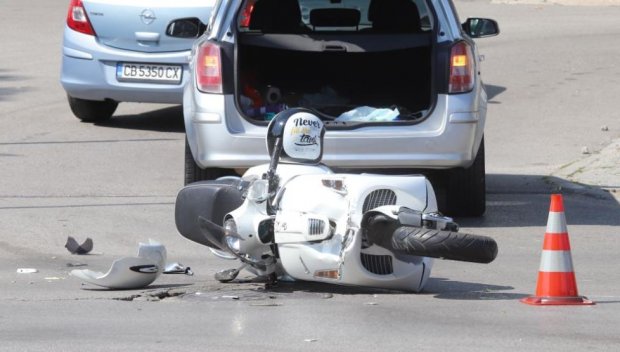 Помляха моторист на пътя Пловдив-Карлово, задръстването е огромно