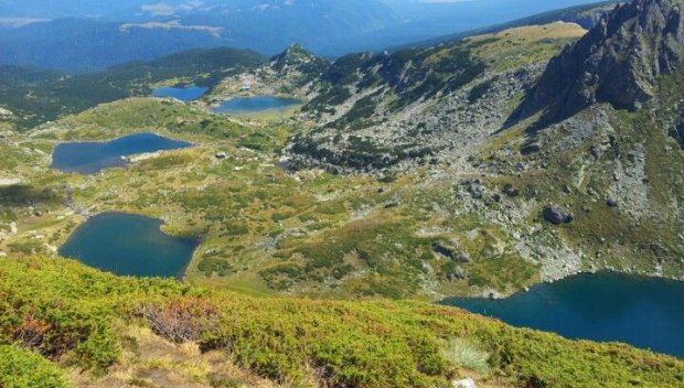 В ОПАСНИТЕ ЖЕГИ: Спасителите подновяват дежурствата на Седемте рилски езера