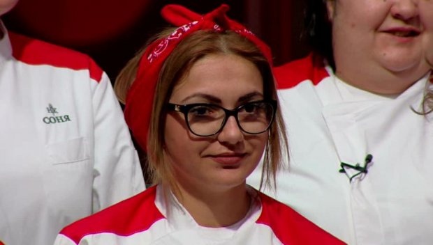 Секси блондинка от Hells Kitchen вдига сватба
