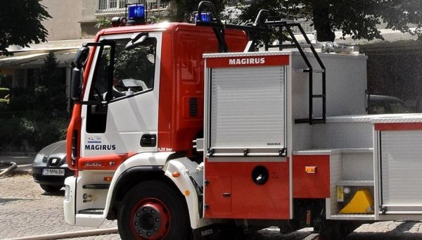 Пожарникари спасиха 80-годишна жена, паднала в пропаст