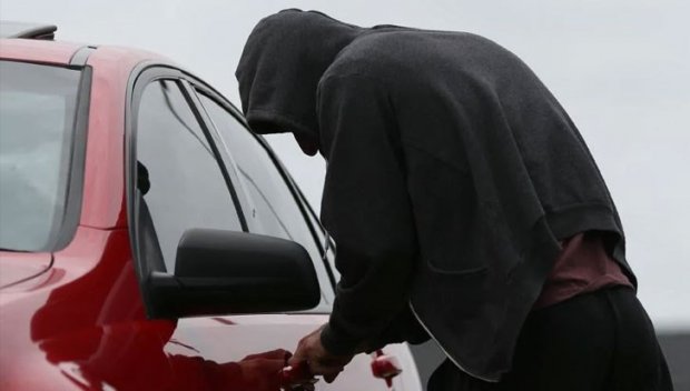 Прокуратурата обвини и задържа мъж, отнел противозаконно ситроен от софийски булевард