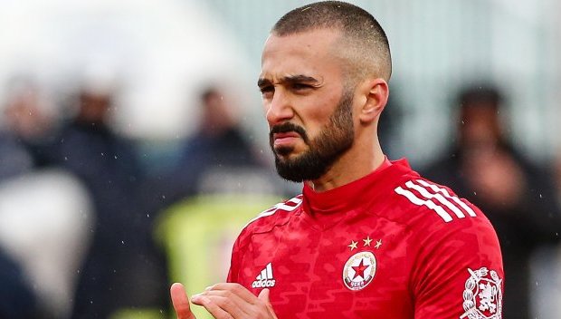 Йомов носи на ръце новото си македонско гадже (СНИМКИ)