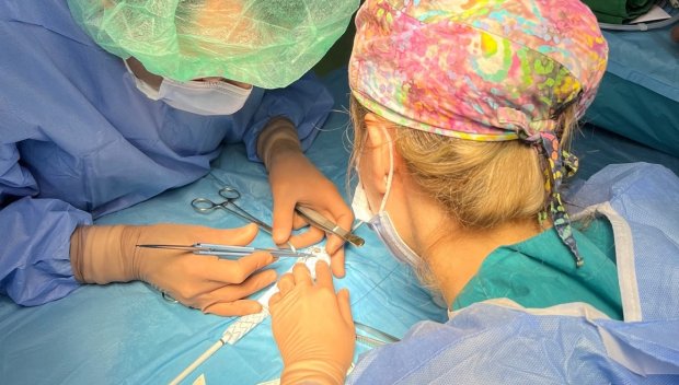 Отстраниха 15-килограмова киста на яйчника на жена в Пловдив