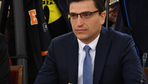 Я, ГОЛЯМ СМЯХ! Сабрутев може да брои до 16