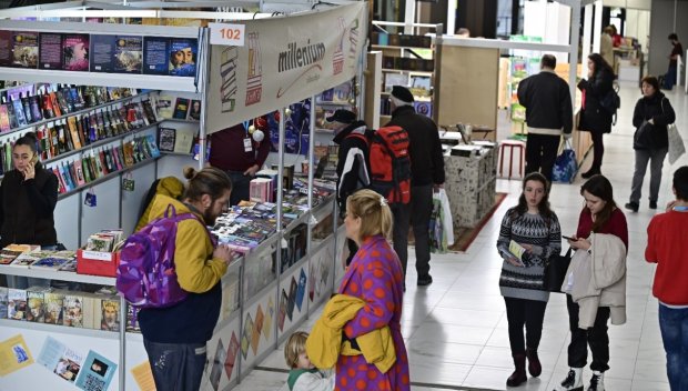 ПИК TV: Сталин е сензацията на Панаира на книгата в НДК! Най-хубавите коледни подаръци ви очакват на щанд 102 (ВИДЕО)