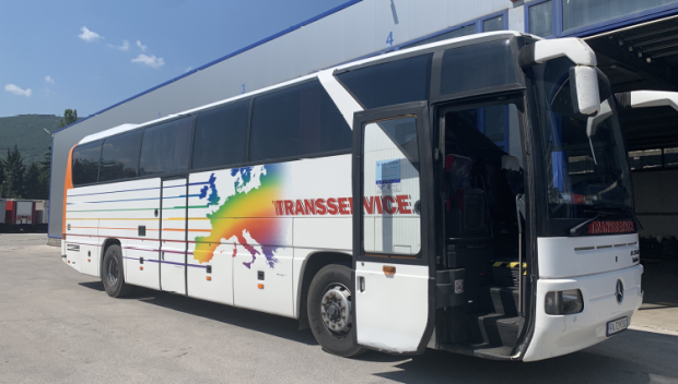 Автобусите от селата вече ще спират по градски спирки