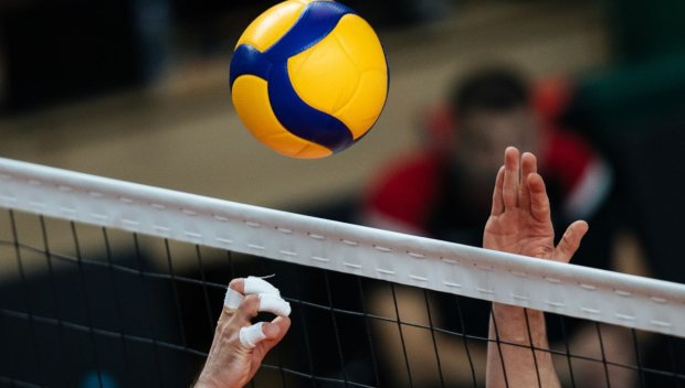 Нефтохимик надви ЦСКА във волейболното дерби