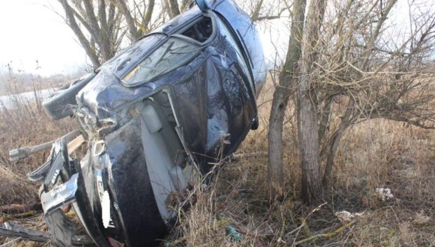 18-годишна заби колата си в дърво във Врачанско, пострадаха няколко младежи