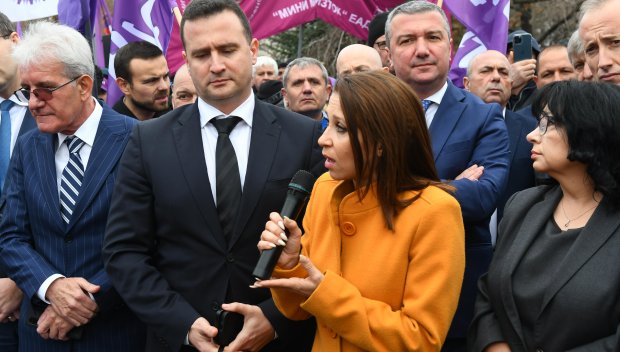 Искра Михайлова: Критична е ситуация по отношение на „Мини Марица Изток“