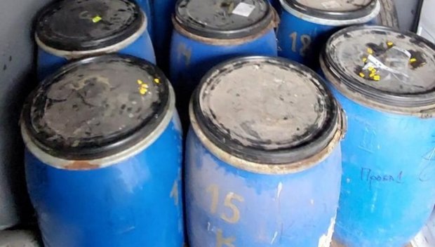 Спипаха контрабандни над тон дизелово гориво и над 100 литра ракия