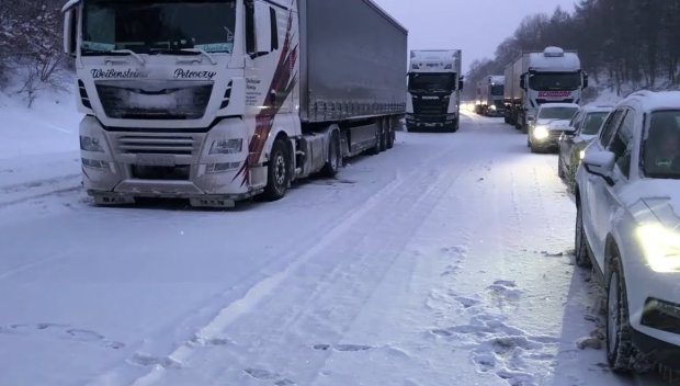 АПИ глобява тираджии - объркали пътя и блокирали две села
