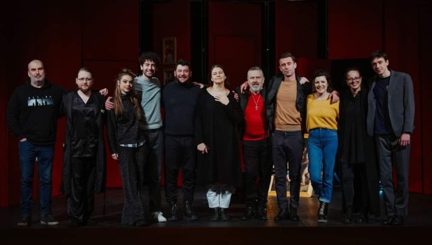 Фурор и нестихващи аплодисменти на премиерата на Евгени Будинов в Хасково (СНИМКИ)