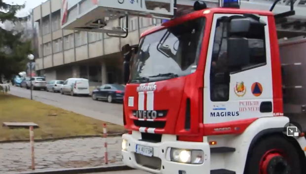 ОГНЕБОРЦИТЕ В ДЕЙСТВИЕ: Мъж пострада при пожар във Варна