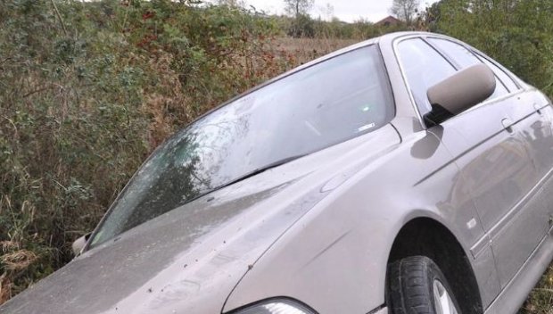 Кола се заби в ограда на къща в Овча купел“ (СНИМКА)