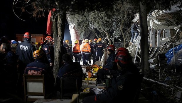 6 души загинаха и близо 300 са ранени след новия трус в Турция
