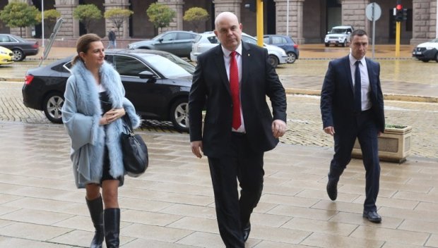 Всички чакат ХОДА НА ИВАН ГЕШЕВ