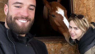 Мария Бакалова взима гаджето в Холивуд