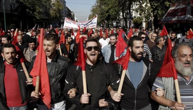 Гърция узакони шестдневната работна седмица, гърците въстанаха