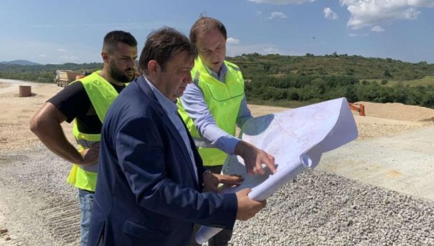 Министър Шишков пуска трафика през тунел Железница“ на АМ Струма“ до 10 дни