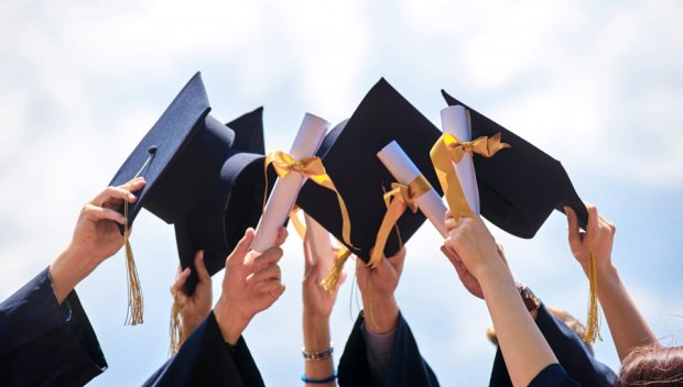 Студентите ще заплащат средно 1050 лв. такса за обучение