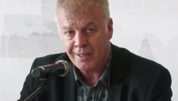 ГЕРЕНА НАСТРЪХНА ОТ ТОВА КОЩУНСТВО: Наско Сираков тъпче Гунди и емблемата на Левски (СНИМКИ)