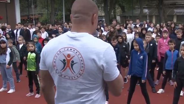 Бургаско училище върна сутрешната физзарядка