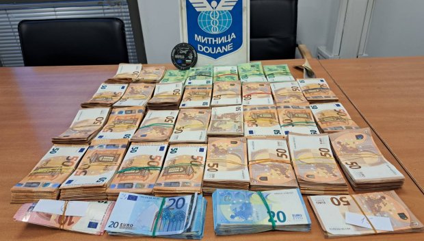 Митничари откриха недекларирана валута за над 1 400 000 лева (ВИДЕО)