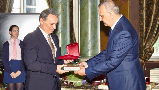 Навръх 24 май проф. Моллов получи „Почетния знак на Пловдив“ 