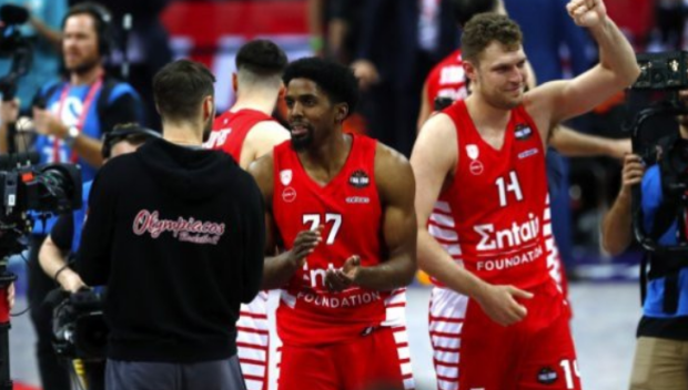 Блестящ Везенков поведе Олимпиакос към финал в Гърция