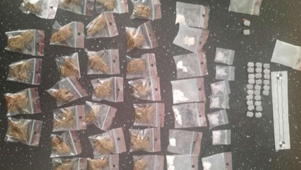 В САНДАНСКИ: Полицията разкри пълен с наркотици апартамент