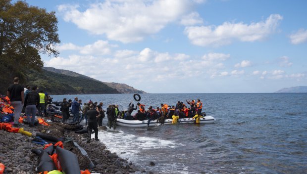 Турската брегова охрана откри 28 мигранти във водите на Егейско море край Измир