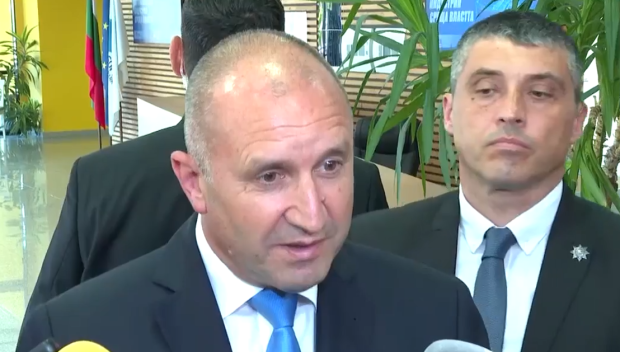 ГОРЕЩ АНАЛИЗ: Румен Радев не е бъдещият победител в българския политически процес. Нелепо е да се възползва от новогодишната си реч