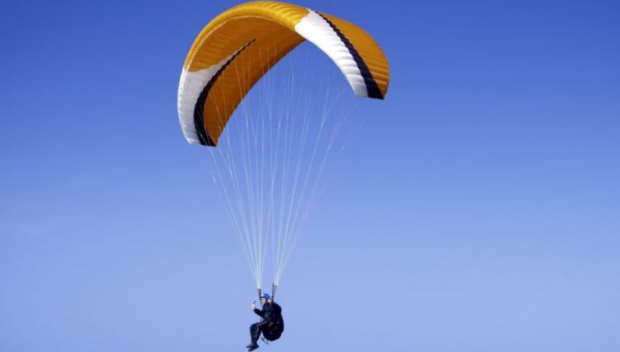 Сглобяват парапланерист, паднал върху скали в района на Габрово