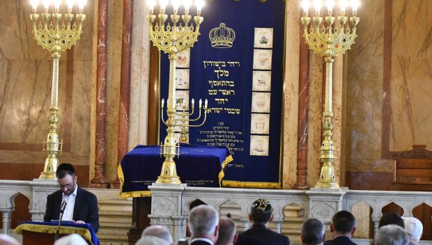 Десетки се поклониха пред паметта на Анжел Вагенщайн (СНИМКИ)