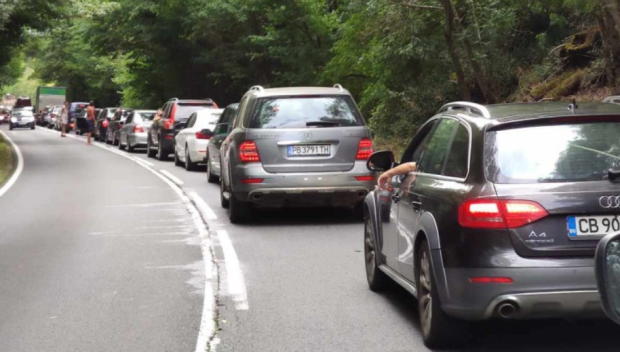 Мъж пострада при катастрофа със 7 автомобила в Стара Загора